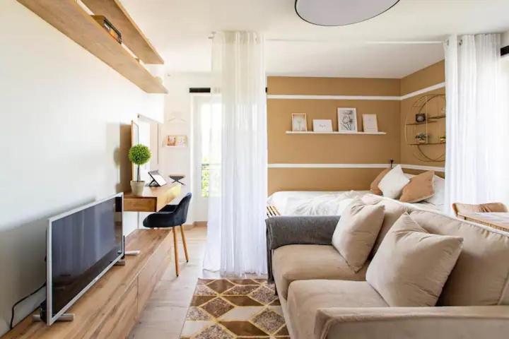 Le Studio Parisien Boissy-Saint-Léger Exteriör bild
